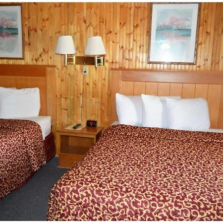 Green Acre Motel By Oyo Near Rush County Airport 拉克罗斯 外观 照片