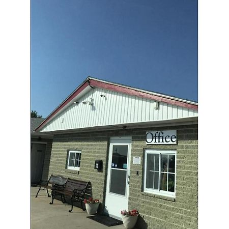 Green Acre Motel By Oyo Near Rush County Airport 拉克罗斯 外观 照片