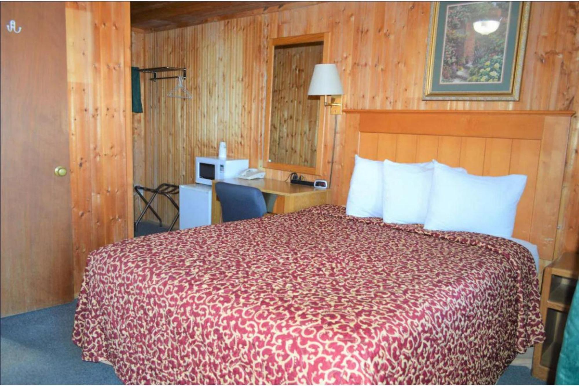 Green Acre Motel By Oyo Near Rush County Airport 拉克罗斯 外观 照片