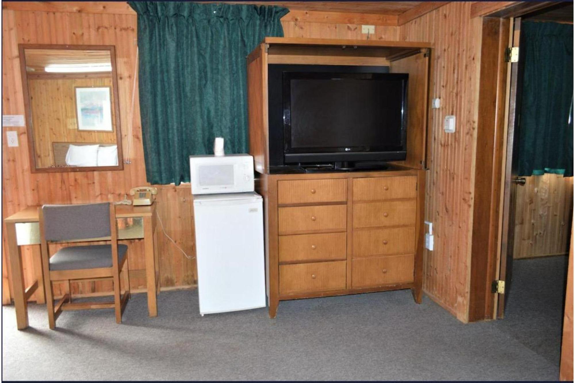Green Acre Motel By Oyo Near Rush County Airport 拉克罗斯 外观 照片