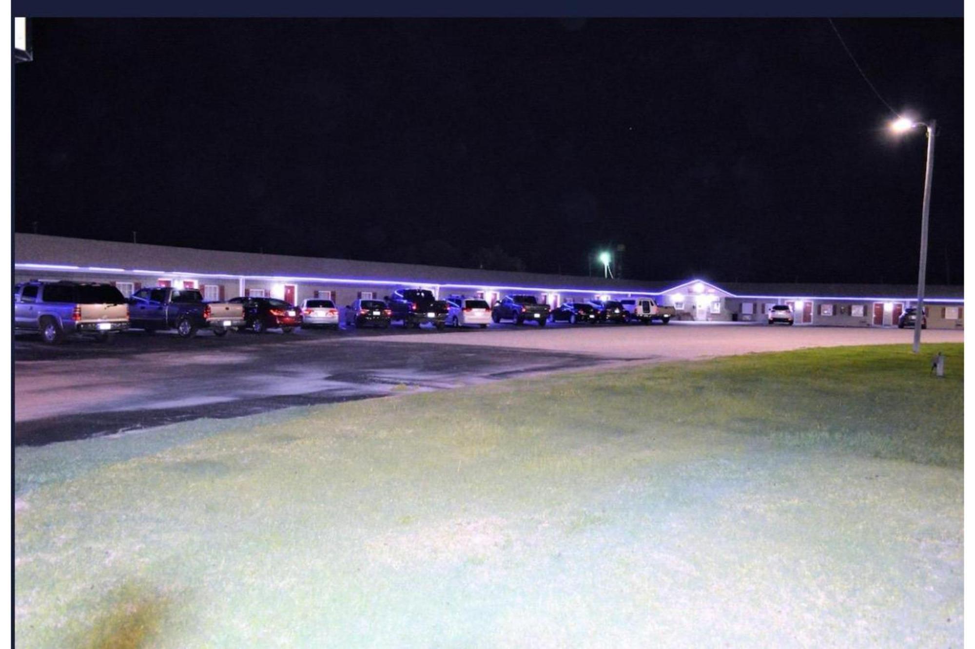 Green Acre Motel By Oyo Near Rush County Airport 拉克罗斯 外观 照片